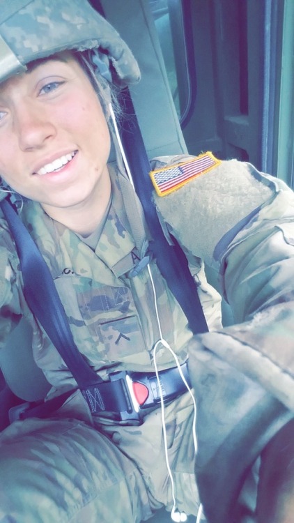 feistyninja93:  Just a dirty soldier on her way home from a week in the field