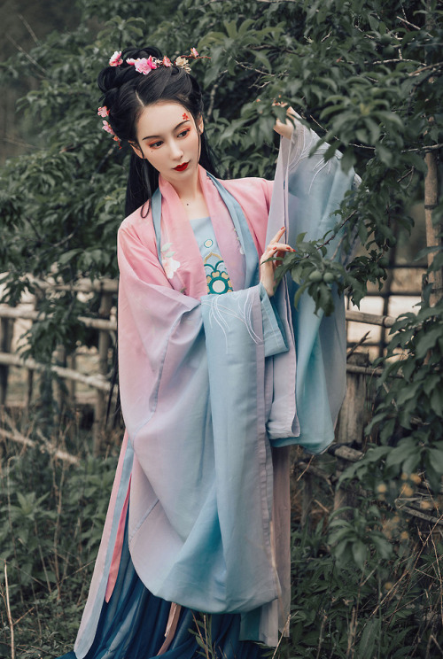 hanfugallery:Traditional Chinese hanfu by 净燃汉服