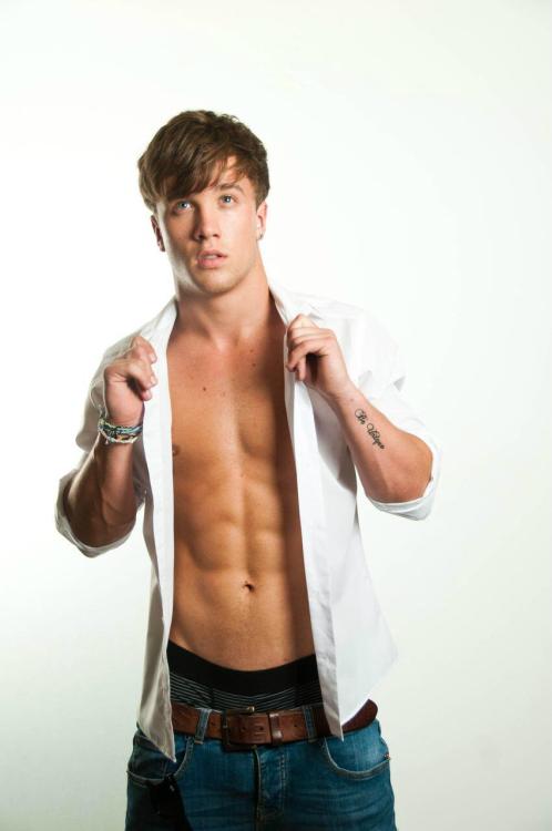 XXX takemetobedandlosemeforever: Sam Callahan photo