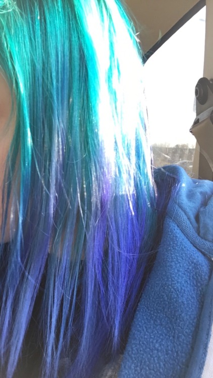 celestial-elf-from-space:I got some A okay hairEVERYONE GO REBLOG MY BEST FRIEND&rsquo;S SELFIE SHES