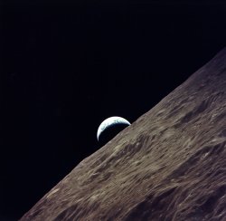 spaceexp:  The Last Earthrise Seen by Human