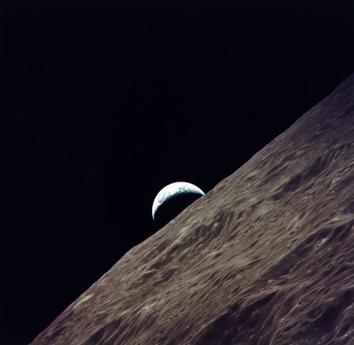 s1ckminds:just—space:The Last Earthrise Seen by Human Eyes: the Crew of Apollo 17 Saw this Sight on 