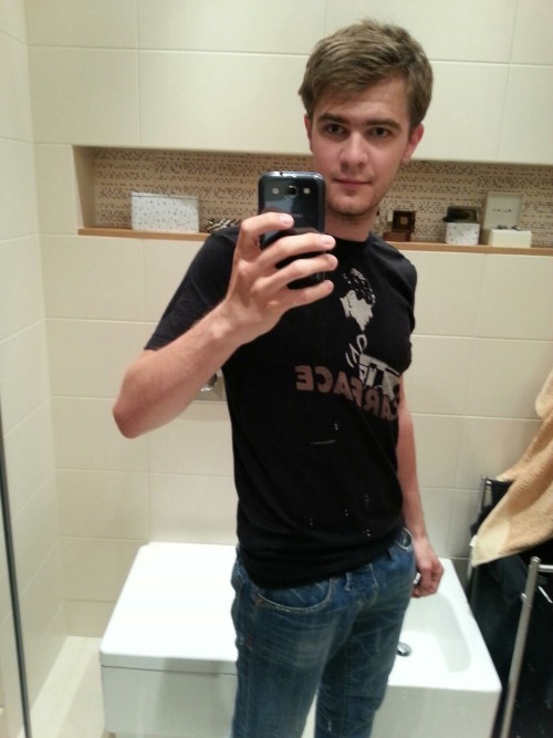 sprinkledpeen:  Horned up nerd
