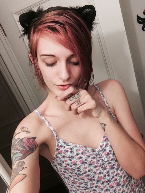 pale-kitten-princess:  Meow~