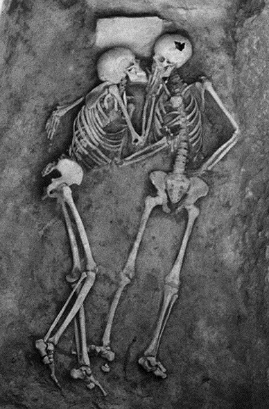 aloneandforsakenbyfateandbyman:1. The Lovers of Valdaro are a 6,000 year old Neolithic skeleton coup