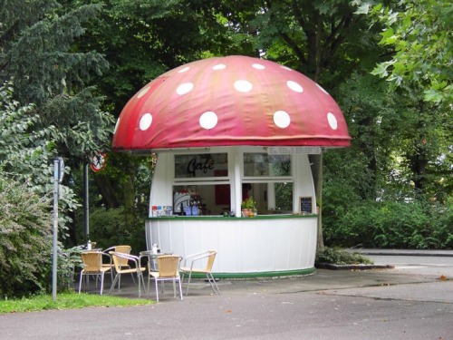 Milk Mushroom Kiosk, 1952. “Der Milchpilz als Milchverbrauchswerber”. © Hermann Waldner KG, Germany.