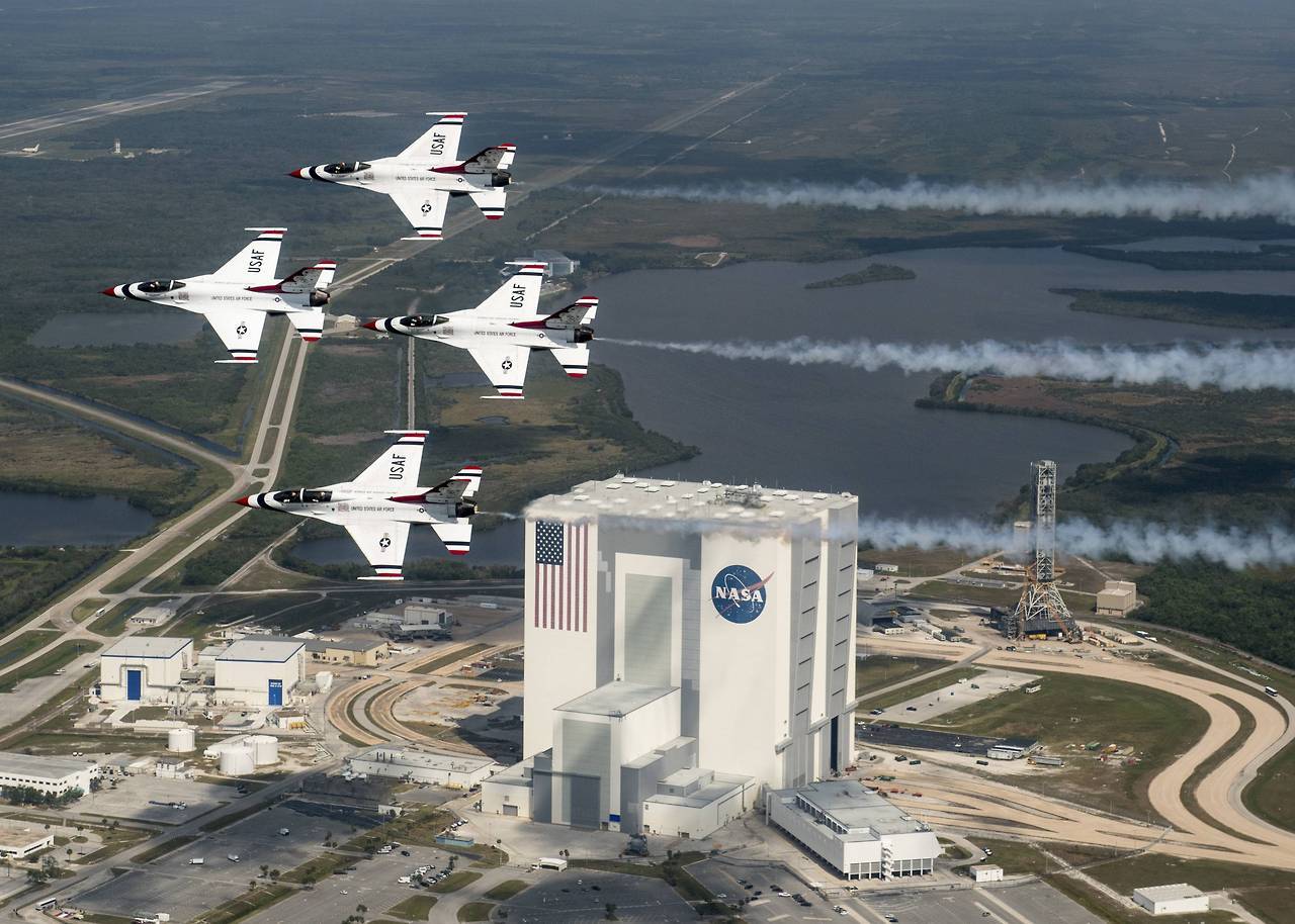 captainmilitarymight:  Retired Air Force Col. and astronaut Buzz Aldrin, flies with