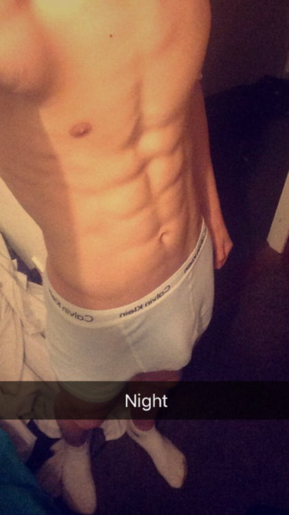 snapguysnaked: Such a tease, that bulge
