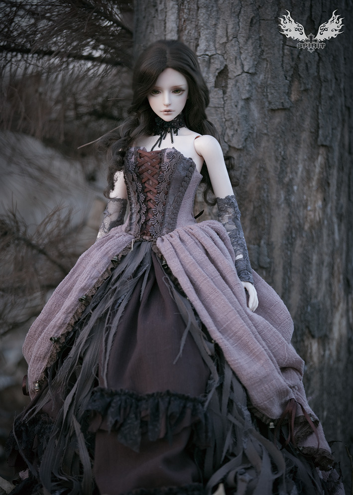 nalisinko:  The outfits were co-designed by Nalisinko and Spiritdoll, and made