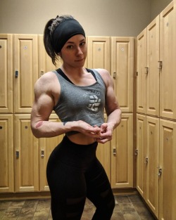 welovemusculargirls: Ashton is back… Even bigger !