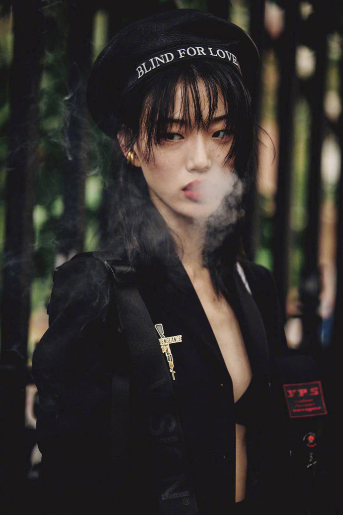 black-is-no-colour:  New York Fashion Week, Street Style. Model Sora Choi after the