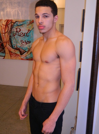 bonjourbonsior:  manuponman:  Ray Mills! *sigh*  New face 