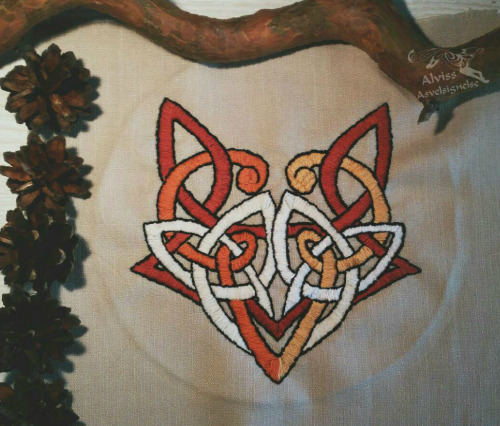redfoxdream:Modern paganism. ”Fox Spirit” embroidery. Made for Loki’s altar. Cleverness Strategy C