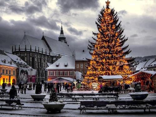 theseromaniansarecrazy: Christmas in Brasov.