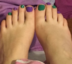 lisa-foot-fetishe:  My joker themed tootsies