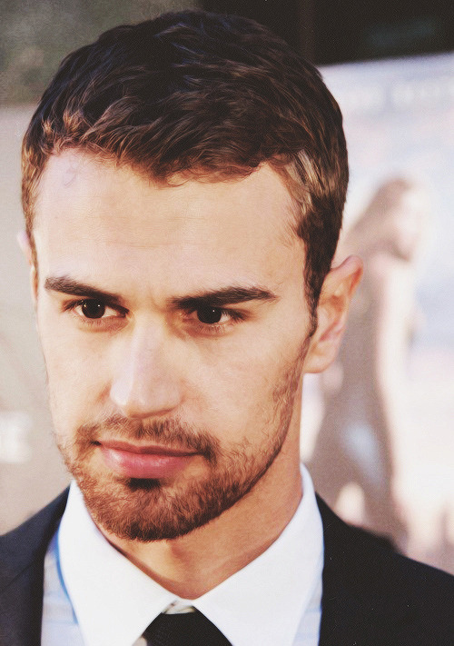 ohsexyguys: ohsexyguys:  Theo James ❦