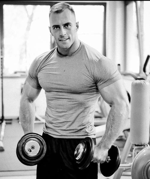 muscle-addicted:  Krzysztof Piekarz