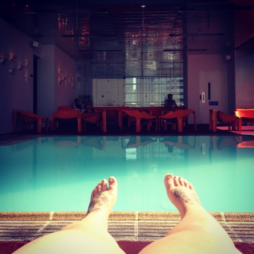 girlinabearsuit:  Just because I cannot wait for sun bathing season!!!!! 