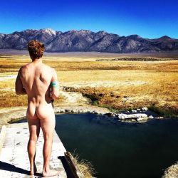 ayearofdeepcreek:Humpday Booty!!! @mikeytans in mammoth hot springs, California. 📷: @casey_bear. #nakedadventures #bootiesallovertheworld #befree #cali #hikenaked #travel 