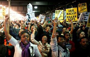 ebonyrise:  When I look at pictures of black women on the front lines, rallying, fighting on the front lines of all these protests (both past and present) on behalf of their “sons”, I notice a STARK difference between the BLACK SINGLE MOTHERS taking