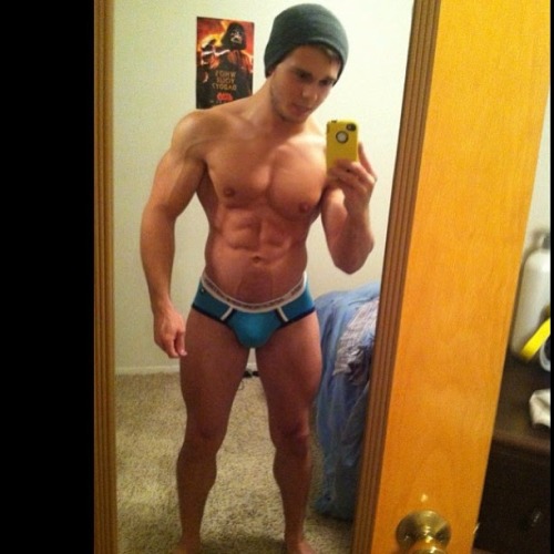 XXX thick-sexy-muscle:  Wes Baker - Gym Muscle photo