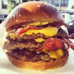 yummyfoooooood:  Triple Bacon Cheeseburger