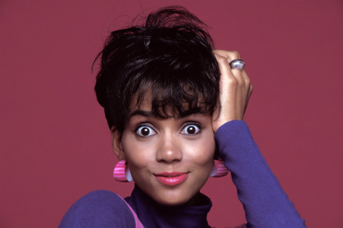 twixnmix: Halle Berry publicity photos for the short-lived sitcom “Living Dolls&quot;