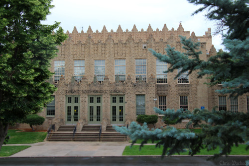 41st and NavajoHorace Mann Middle SchoolBuilt in 1931 by famed architect Temple Buell, the Horace Ma