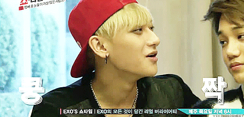 yixingsosweet:  taohun proudly displaying their bff status 