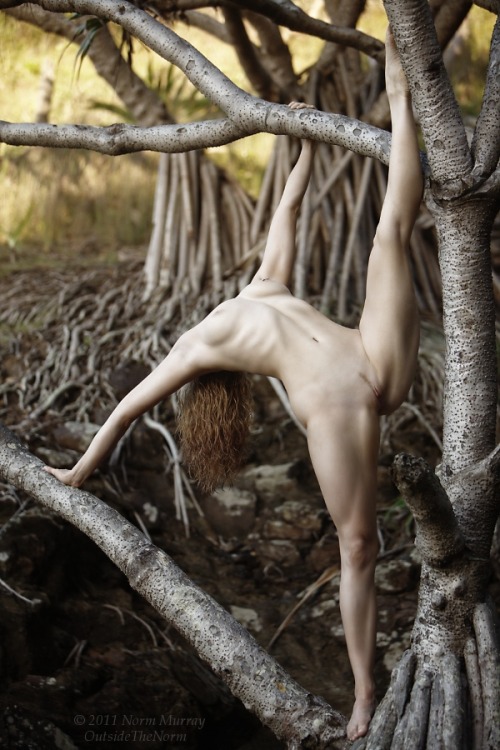 nude-vertical-splits: Pascalle