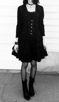 graveyard-whimsy:  Ootd for hanging around