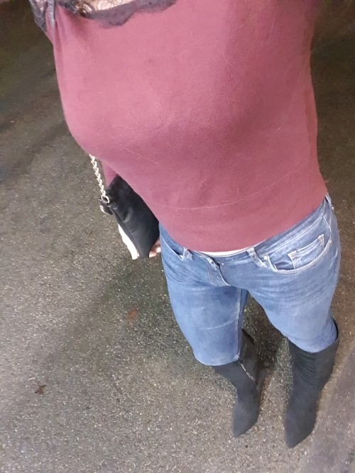 slutty-sissy-zoe-exposed: I went out yesterday evening and did some selfies while my car was washed 