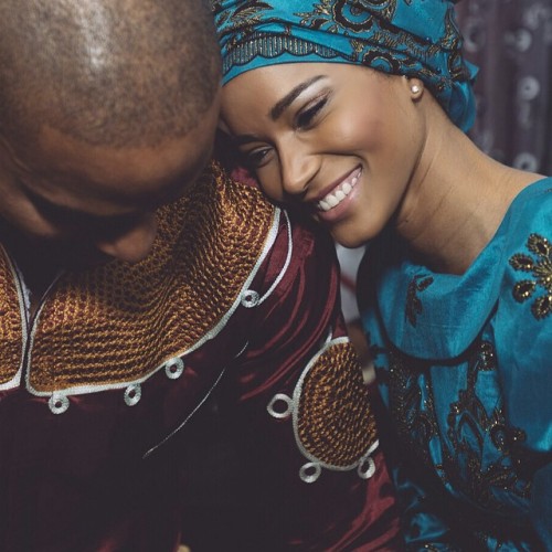 jeniphyer:  hall70:  fckyeahprettyafricans:  Nigeria (husband, Osi Umenyiora) Angola (wife, Leila lopes) traditional Marriage  wow! so beautiful!!!   Her dress is perfection