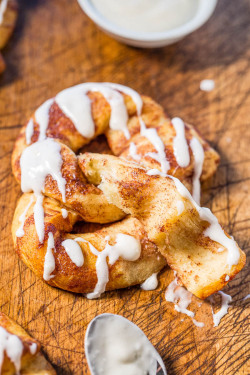 fullcravings:  Cinnabon Soft Pretzels with Cream Cheese Glaze 