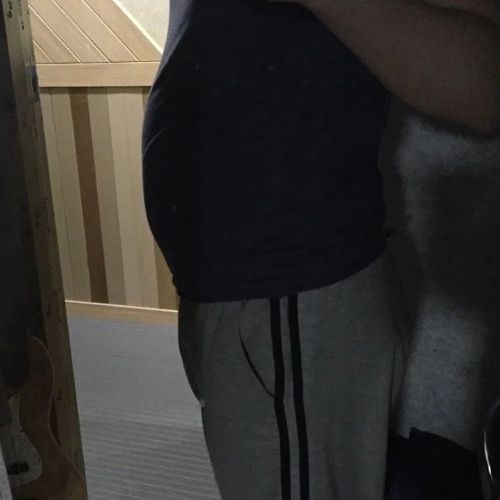 reallypregnantman: 15 weeks of pregnancy. It’s starting to show. #mpreg #malepregnancy #pregnantman 