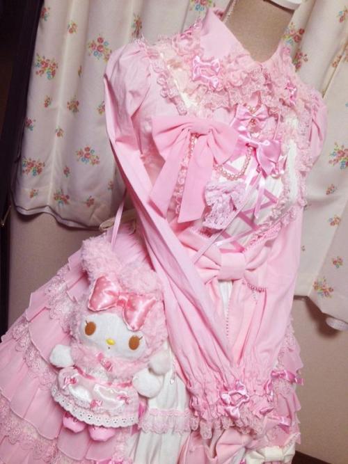 frillypinkdreams:lolitahime:Princess in Love JSK from 0415xxxI was made to wear this <3