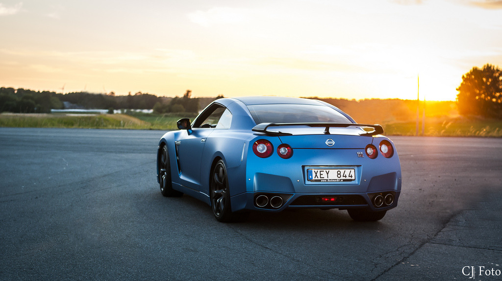 automotivated:  crash—test:  Nissan GTR (by CjacobssonFoto)