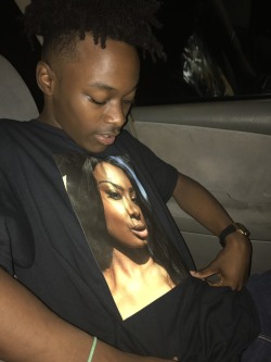 thehalfricanhoodpoet:  7mangoes: corbinnobleu:   tomfordbodyoil:  my boyfriend is so cute lol this is the picture that’s on his shirt  Cute asf   Adorable!!!  awww