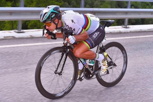 pcwt: Sagan’s descent mode @tourdesuisse2017 #stage5 @petosagan #aero #descent #position #cycling @b