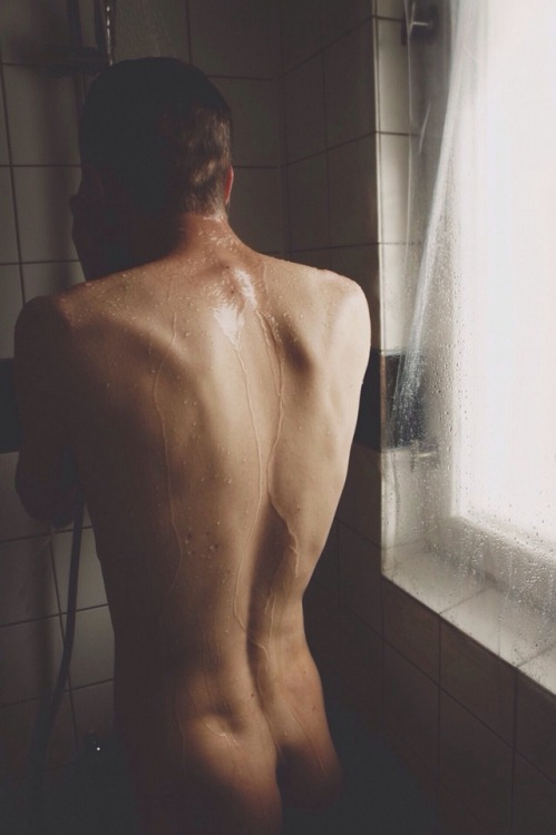 steamy-gay-locker-room: Down to fuck studs near you: bit.ly/2lx3LR3