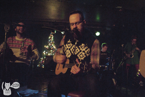 life-withoutpants:  The Wonder Years acoustic holiday party @ The Loft in Poughkeepsie 12/13/13 by Sara Barber 