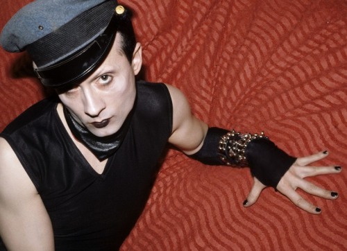 twixnmix: Klaus Nomi photogrpahed by Marcia Resnick in New York City, March 1979.