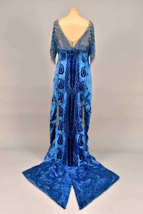 fripperiesandfobs:Worth evening dress ca. 1914From Whitaker Auctions