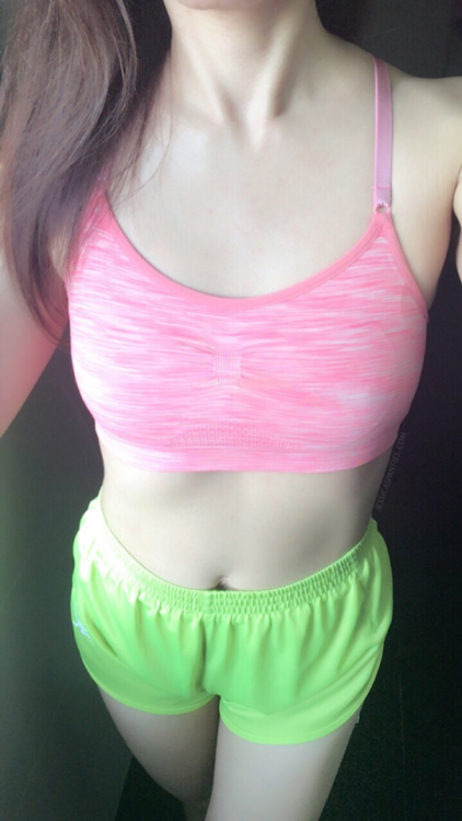 jessicaiswet: Gym outfit of the day! I really love putting on bright colours, besides my favourite b
