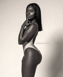 luvisblack:#LuvIsBlack #BeautifulBlackWoman #ChocolateBeauty #Seduction #Curves