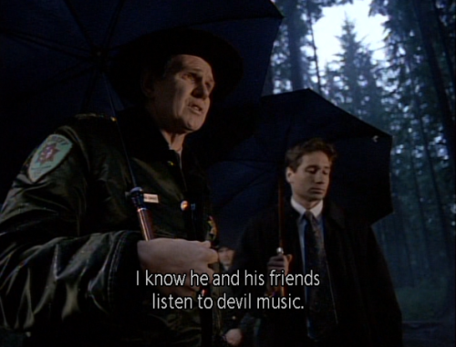 kumi-kumi:The X-Files - Die Hand Die Verletzt (2x14)Scully is metalScully is metal as fuck