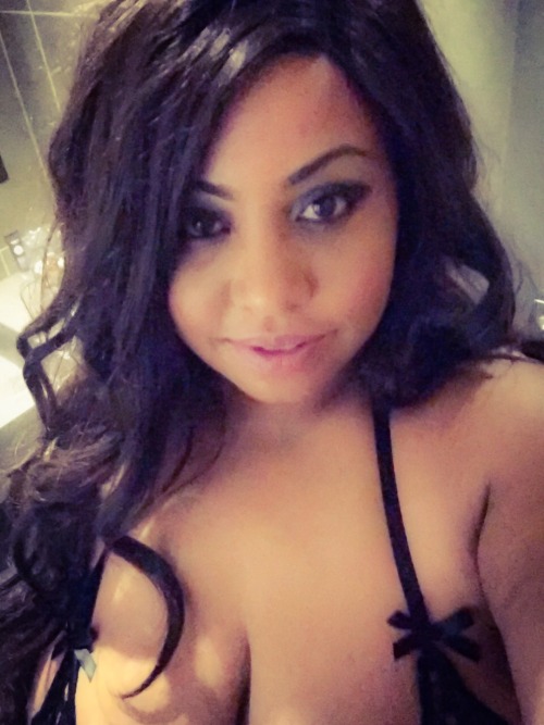 shanicerichardsxxx:  Selfie stick action in Leeds BBW  Great sets