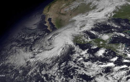 imaginarycircus: 10/23/2015 - 3 PM US EDT (UTC -4) Hurricane Patricia is about to slam the coast of 