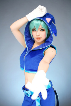 beyondperception23:  Miku X Sonic | via Tumblr