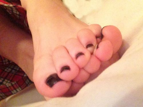 itsallaboutthetoes: letsfeetgirls: My toes Juno It’s all about the TOES.